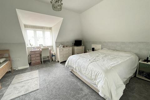 16 Ash Gardens, Hamworthy, Poole, BH15 4DE