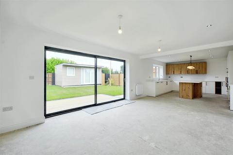 5 bedroom house for sale, High Road, Chilwell, Nottingham