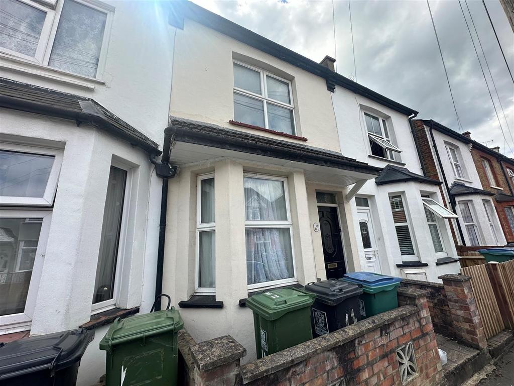 Judge Street, Watford WD24 3 bed terraced house to rent £1,700 pcm (£