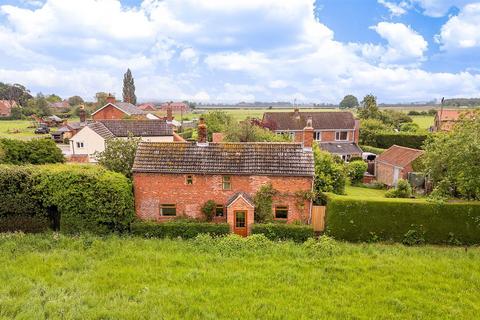 3 bedroom detached house for sale, Carlton Road, Bassingham, Lincoln