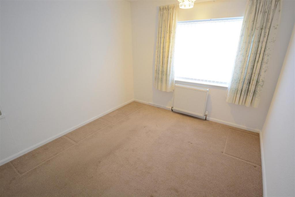 Foxdale Avenue, Thorpe Willoughby, Selby 2 bed semidetached bungalow to rent £750 pcm (£173 pw)