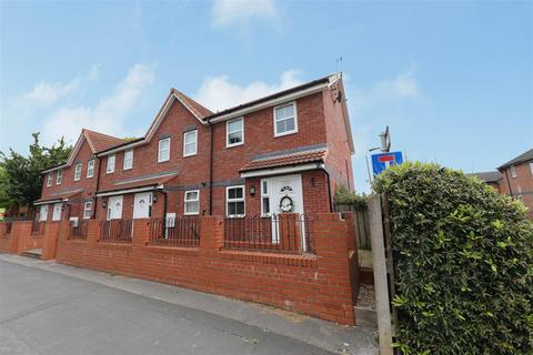 3 bedroom end of terrace house for sale, Priory Road, Hull