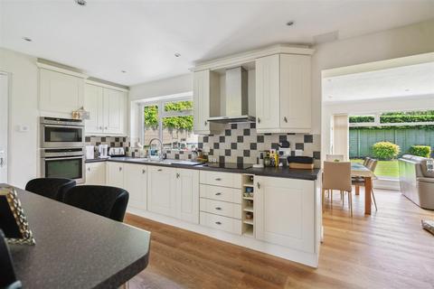 5 bedroom detached house for sale, Chiltern Close, Bushey