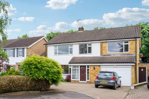 4 bedroom detached house for sale, Wren Crescent, Bushey