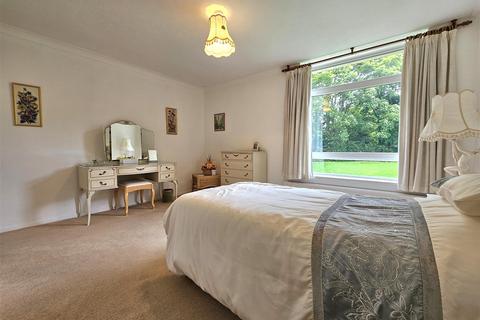 Flat 20, Sapphire Court Chelmscote Road, Solihull, B92 8BZ