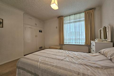 Flat 20, Sapphire Court Chelmscote Road, Solihull, B92 8BZ