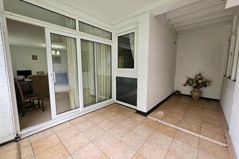 Flat 20, Sapphire Court Chelmscote Road, Solihull, B92 8BZ
