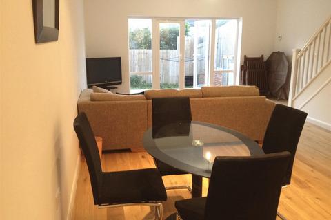 4 bedroom house to rent, Bevendean Road, Brighton