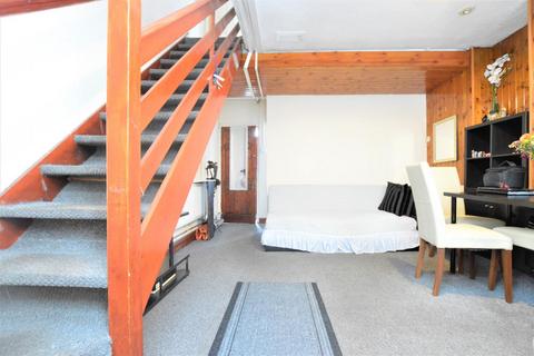 3 bedroom house to rent, New Barn Street, Plaistow
