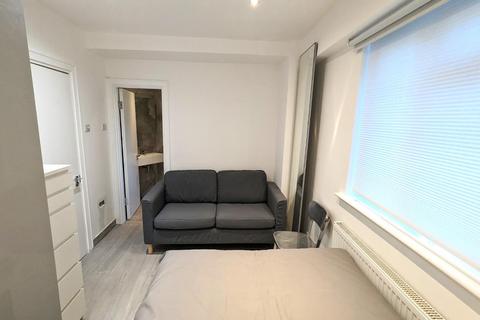 1 bedroom in a house share to rent, West End Lane, London, NW6