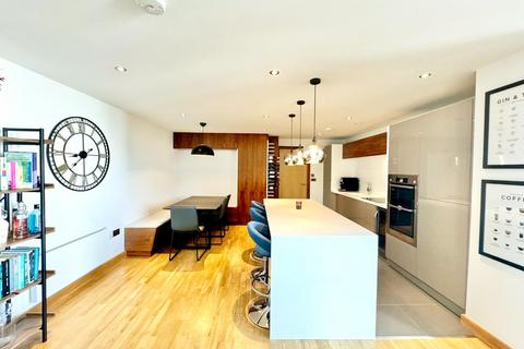 2 bedroom flat to rent, Wick Lane, Bow