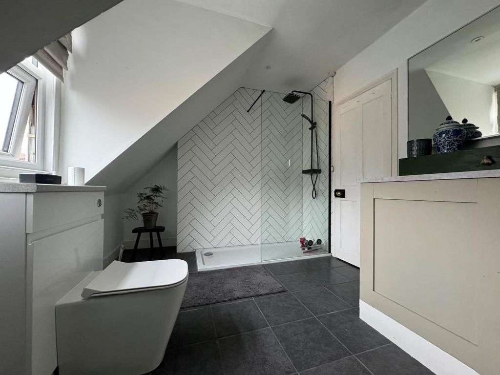 Bathroom showing shower area.jpg