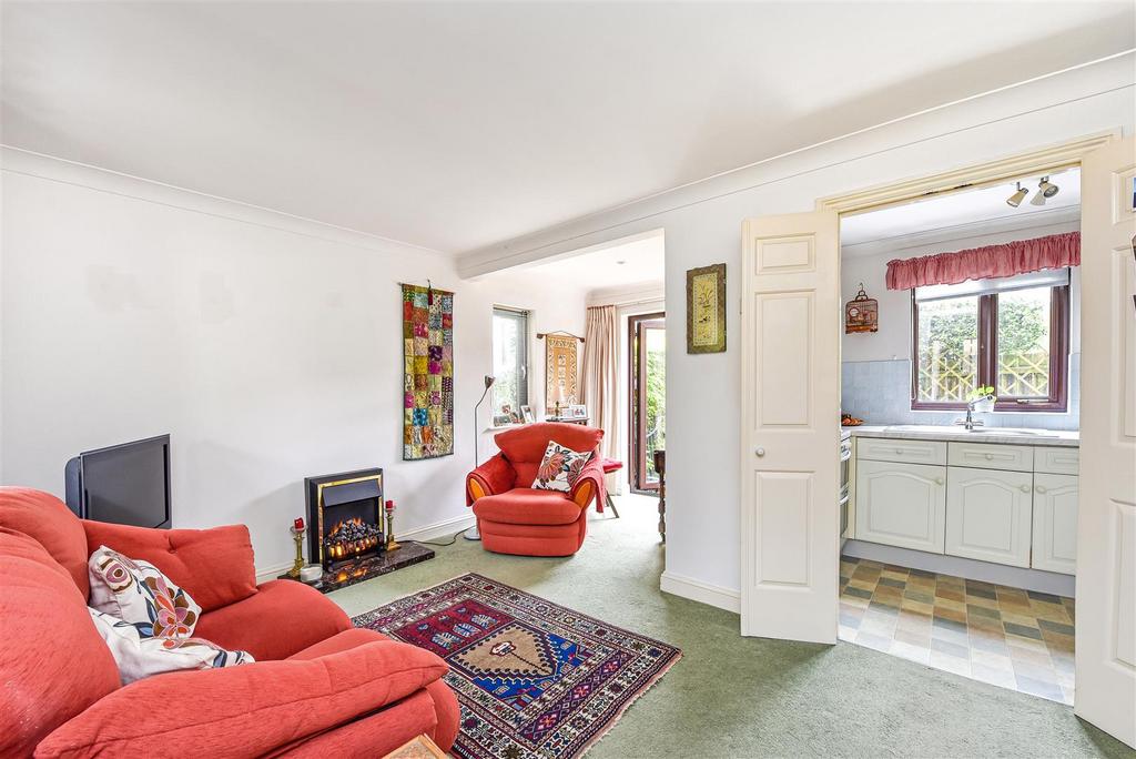 Hylton Road, Petersfield 2 bed terraced house £1,200 pcm (£277 pw)
