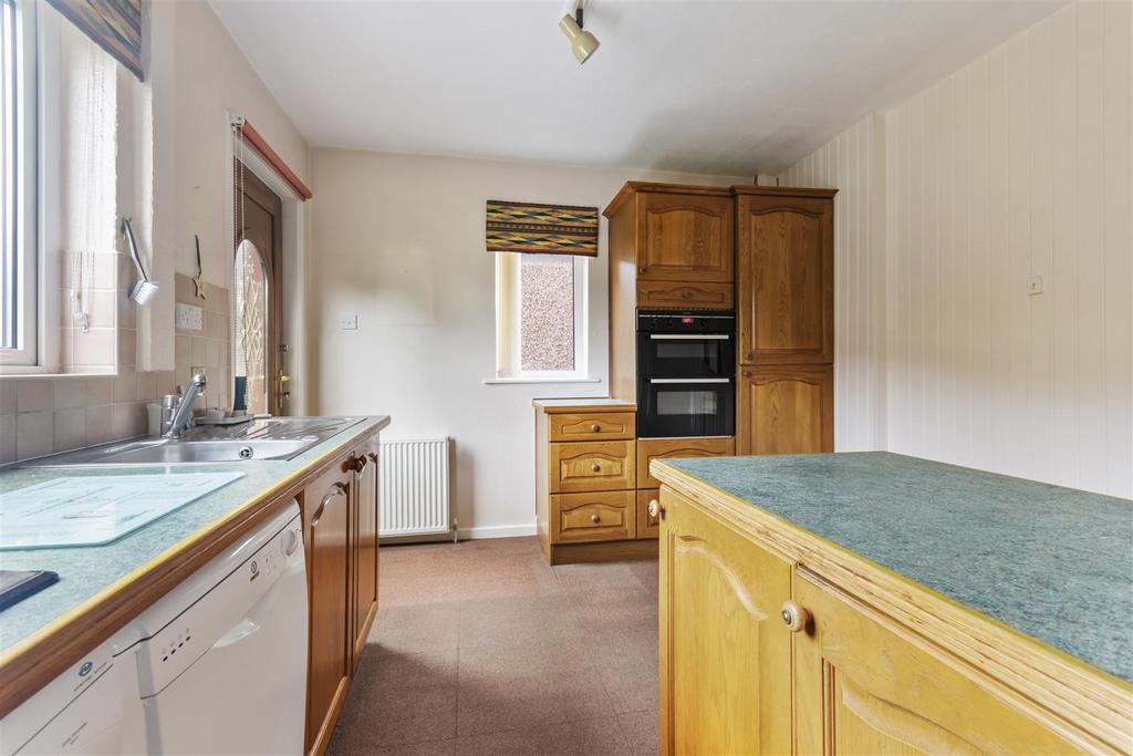 Fitted kitchen