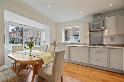 33 Damson Way, Carshalton, SM5 4AY