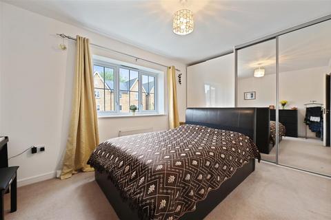 33 Damson Way, Carshalton, SM5 4AY