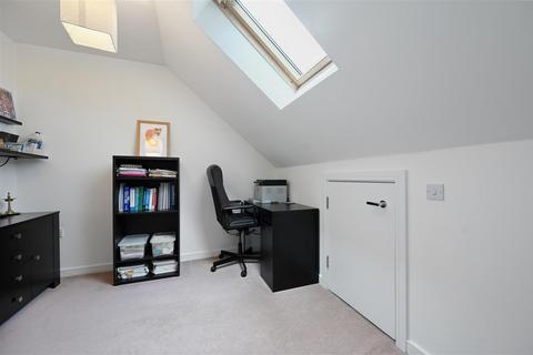 33 Damson Way, Carshalton, SM5 4AY