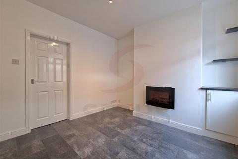 2 bedroom end of terrace house to rent, Brook Street, Leicester LE4