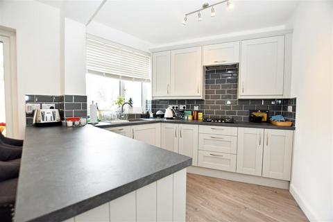 4 bedroom semi-detached house for sale, Roxborough Avenue, Isleworth