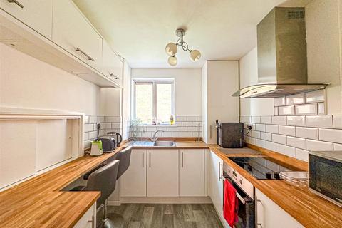 2 bedroom flat for sale, Cantelupe Road, Bexhill-On-Sea