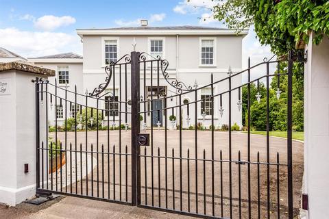 6 bedroom house for sale, Overton Road, Cheltenham