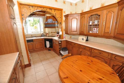 4 bedroom detached bungalow for sale, Heol Blaengwastod, Llangunnor, Carmarthen