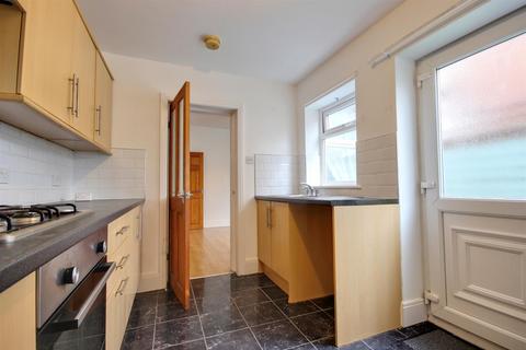 2 bedroom house to rent, Newstead Street, Hull