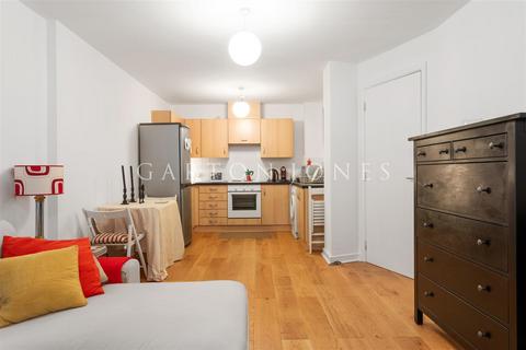 1 bedroom flat for sale, Salamanca Place, London, Vauxhall, London