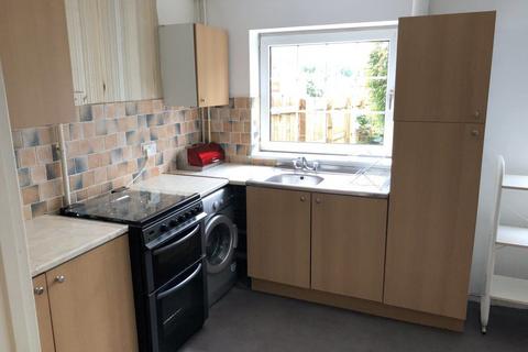 3 bedroom terraced house to rent, Holmfirth Walk, Corby