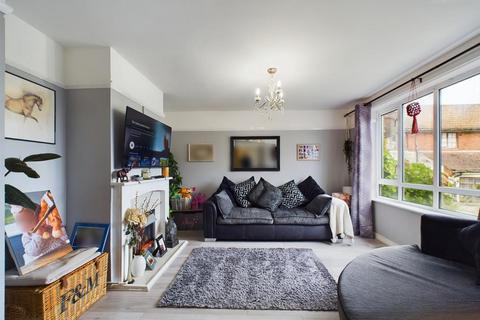 2 bedroom ground floor flat to rent, Chambers Road, St. Leonards-On-Sea TN38