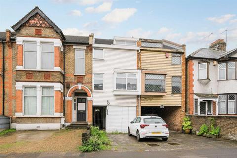 2 bedroom townhouse for sale, Lonsdale Road, Wanstead