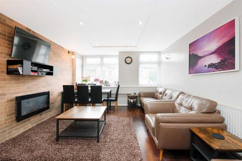 2 bedroom townhouse for sale, Lonsdale Road, Wanstead