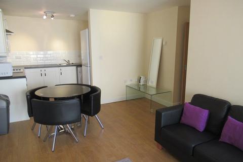 2 bedroom flat to rent, Old High Street