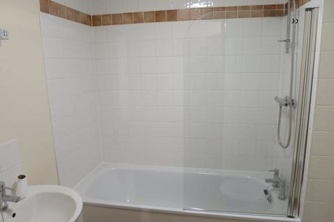 2 bedroom flat to rent, Old High Street