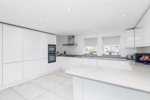 81 Bronte Avenue, Stotfold, Hitchin, SG5 4FB