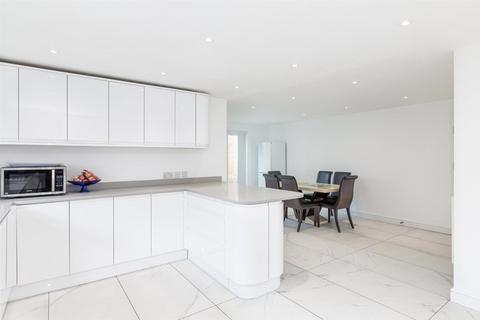 81 Bronte Avenue, Stotfold, Hitchin, SG5 4FB