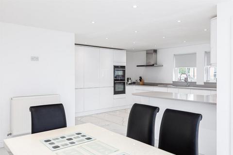 81 Bronte Avenue, Stotfold, Hitchin, SG5 4FB