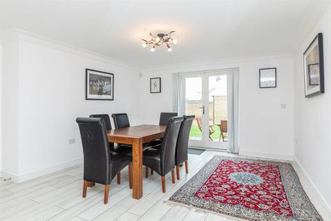 81 Bronte Avenue, Stotfold, Hitchin, SG5 4FB
