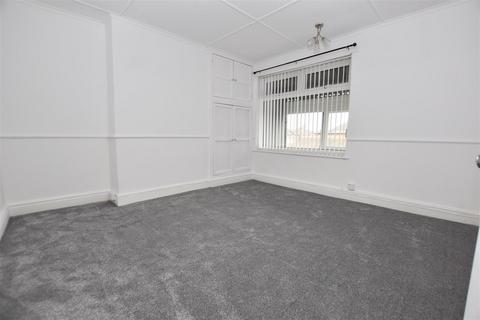 2 bedroom flat to rent, Beverley Road, Hull