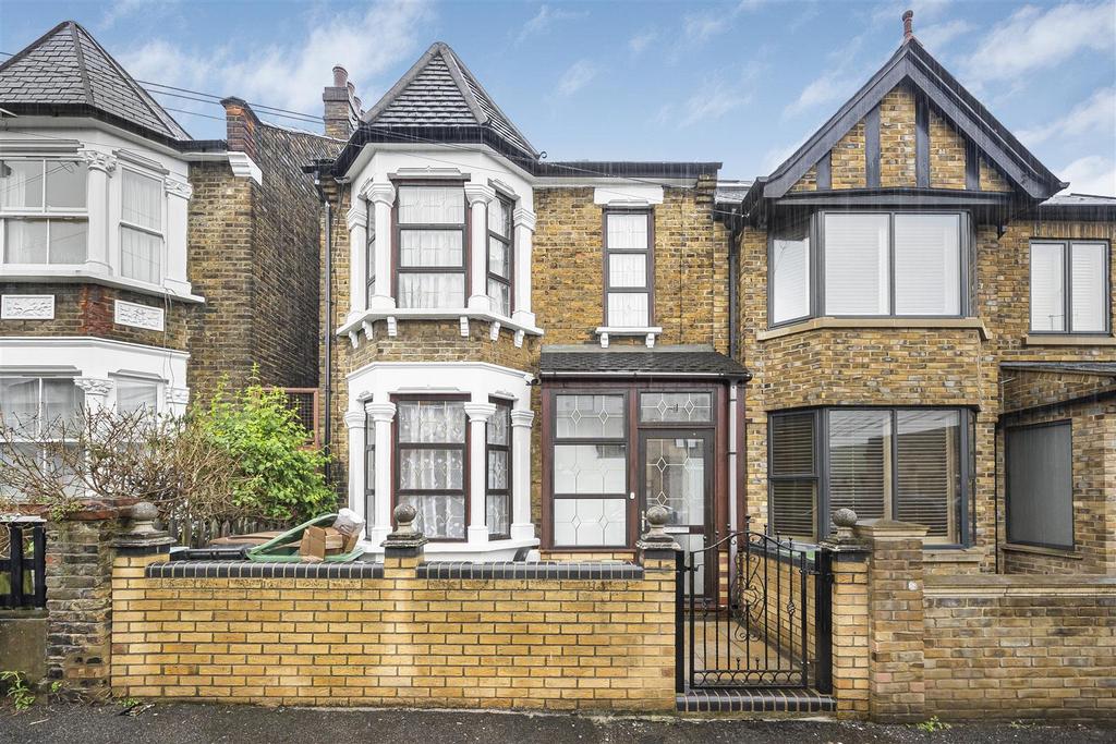 Chesterfield Road, London E10 6 bed terraced house to rent £3,000 pcm