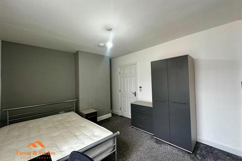 1 bedroom end of terrace house to rent, Queen Victoria Road, Burnley BB10