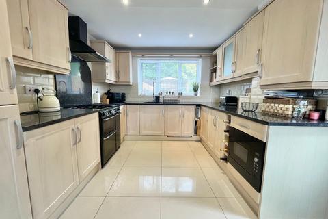 15 Garsdale, Northampton, NN2 8UY