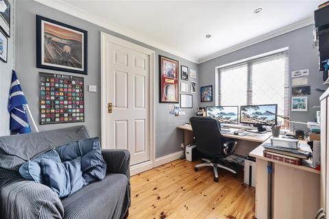 3 Highfields, Kings Langley, WD4 9JT