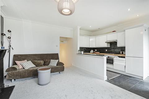 2 bedroom flat to rent, Rocks Lane, Barnes SW13