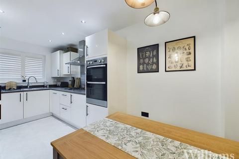 3 bedroom terraced house for sale, Grieve Road, Aylesbury HP18