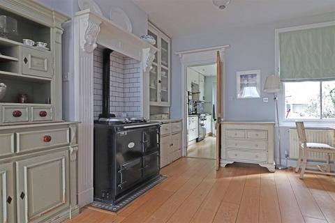 4 bedroom semi-detached house for sale, Charman Road, Redhill