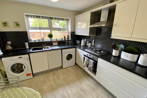 2 bedroom townhouse to rent, Mulberry Gardens, Goole