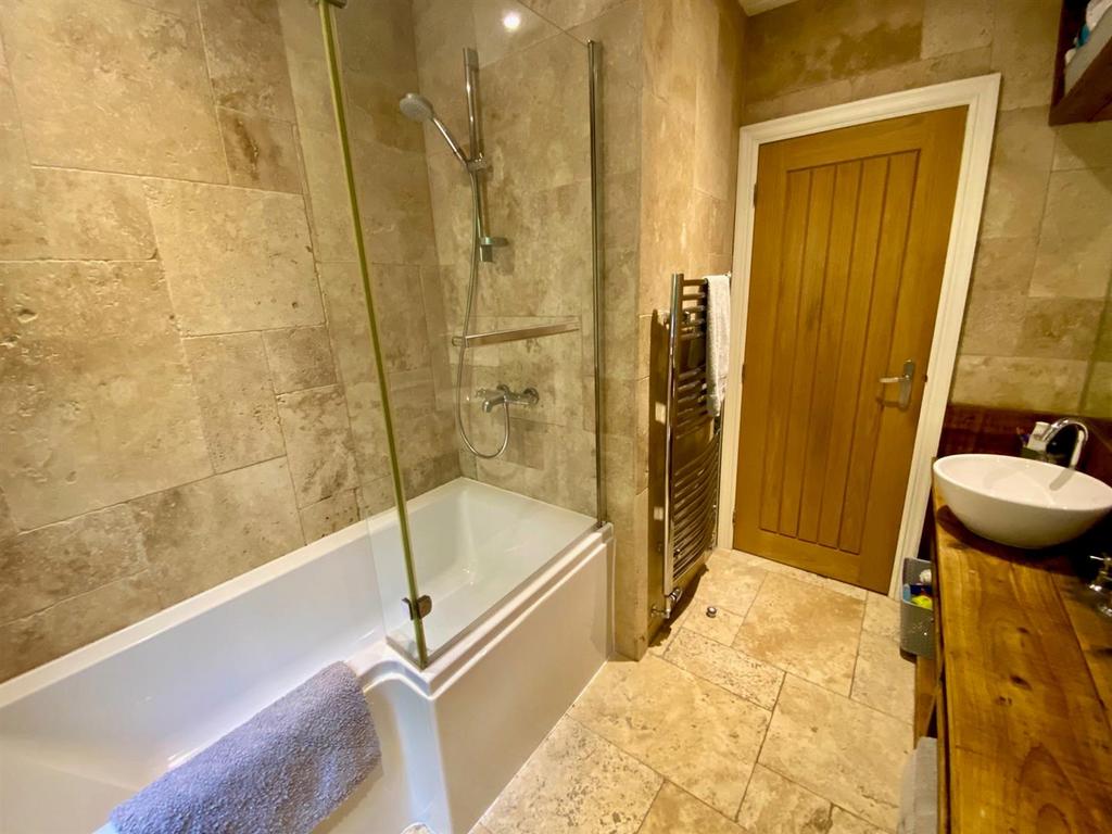 Bathroom 1.jpg