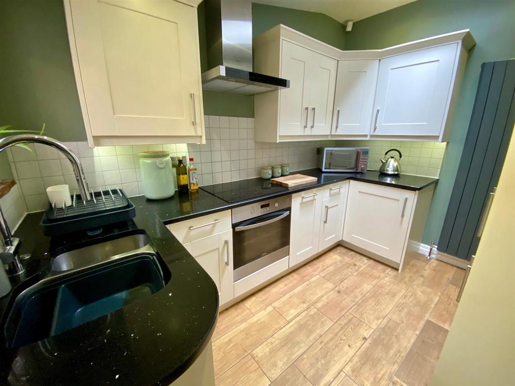 Kitchen 1.jpg