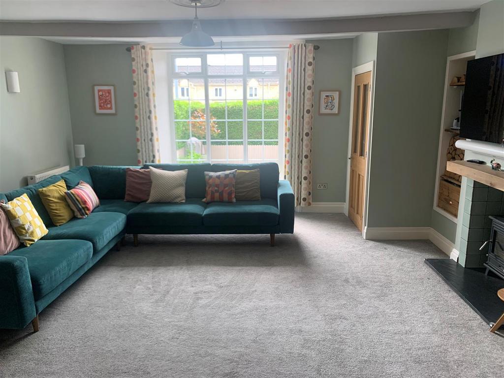 Lounge 3.jpg